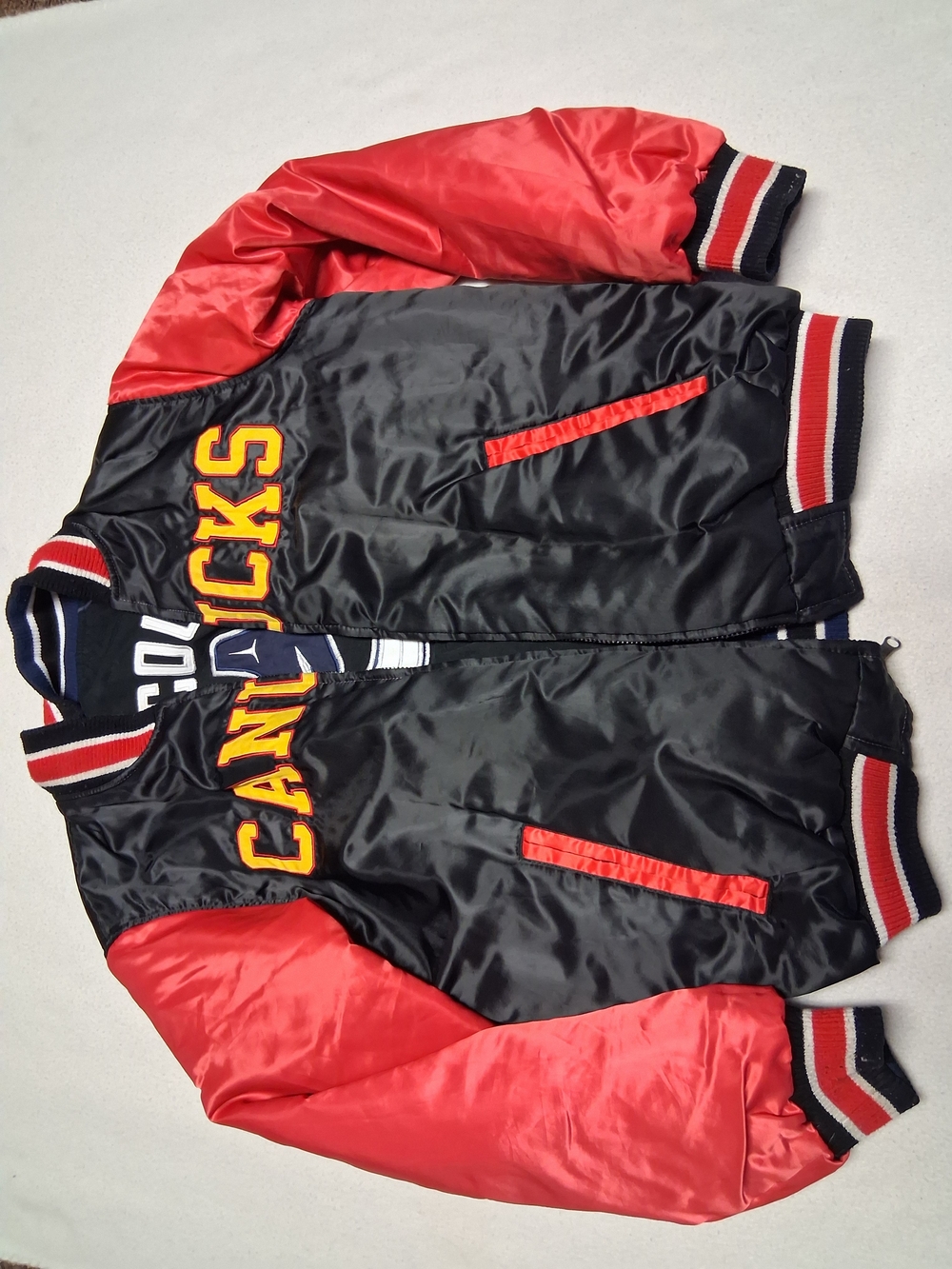 Reversable Vancouver Canucks Black Logo Bomber Jacket - Picture 13 of 15